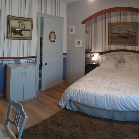 Logis Des Douves Bed & Breakfast Tiffauges Dış mekan fotoğraf