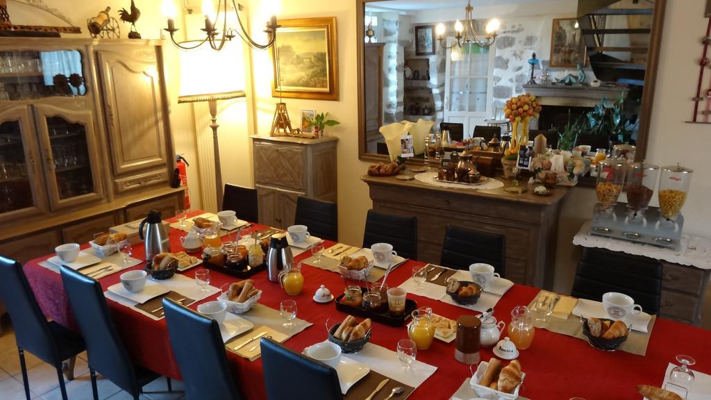 Logis Des Douves Bed & Breakfast Tiffauges Dış mekan fotoğraf