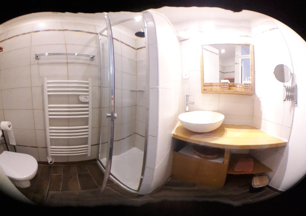 Logis Des Douves Bed & Breakfast Tiffauges Dış mekan fotoğraf